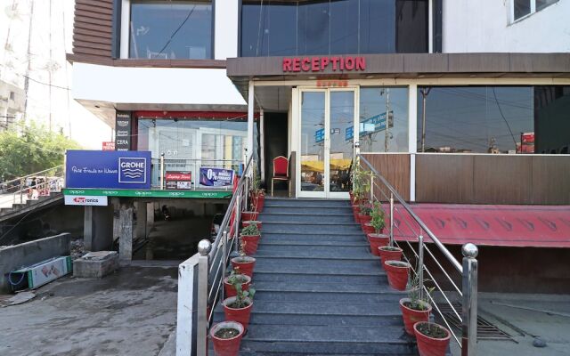 OYO 5049 Hotel Doon