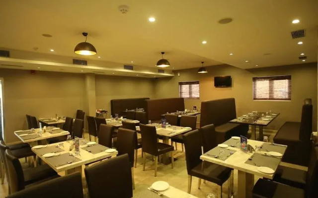 OYO Premium MMM Hospital