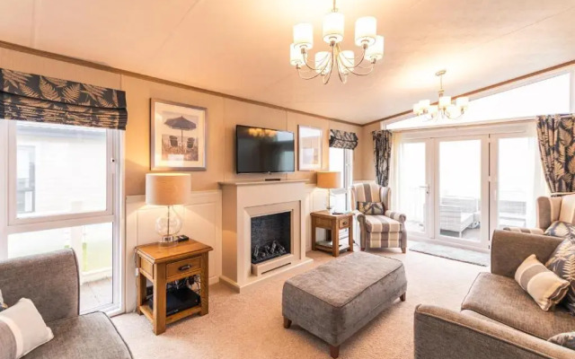 Lakeside Gem with Hot Tub