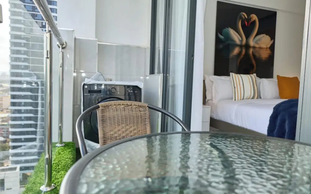 Breeze By Edmor Suites
