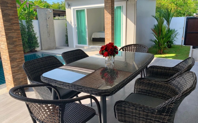 Private Villa with Pool near Laguna