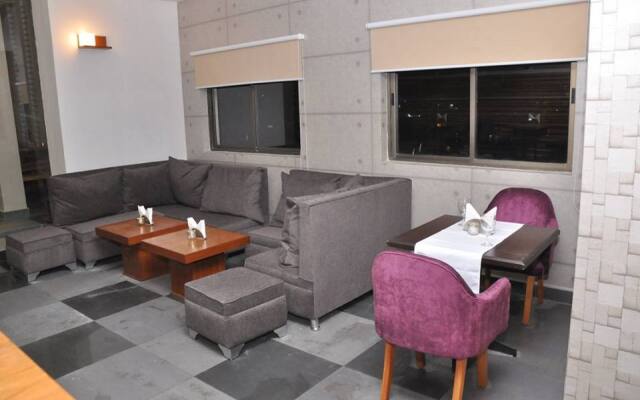 Hotel Poinisuk