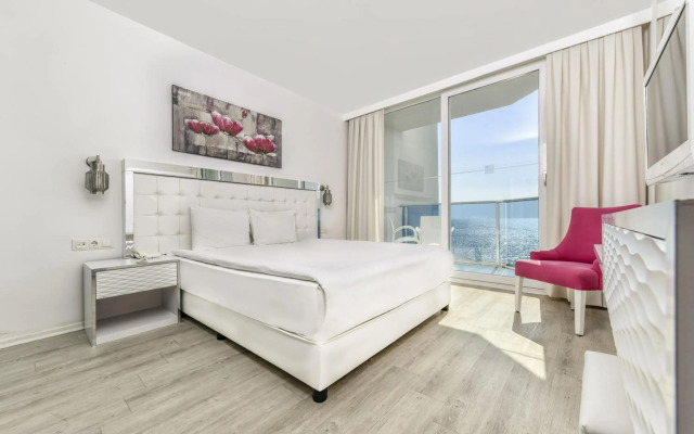 Le Bleu Hotel & Resort