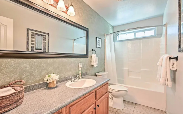 Near Trails, Lakes & Golf: Pinetop Home w/ Deck
