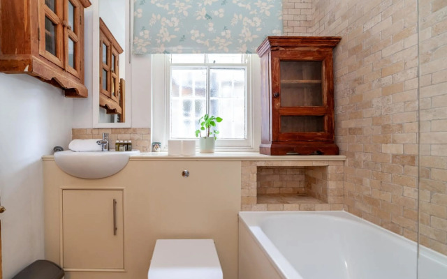 Cosy and Spacious Home