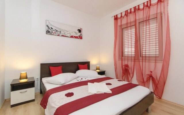 Beautiful Home in Blato With Wifi and 5 Bedrooms