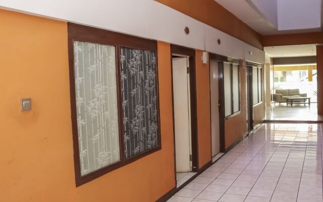 Ten House Guest & Resto by RedDoorz