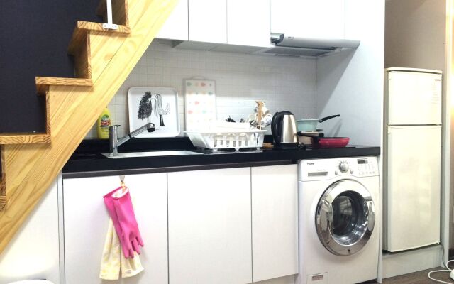 Myeongdong Artmonstay Guesthouse
