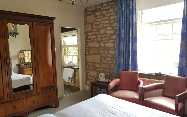 Noel Arms Hotel