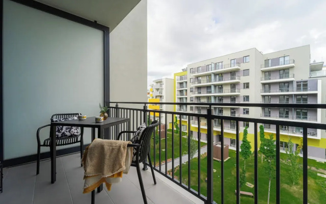 WestSide Garden Apartments by Urbanrent