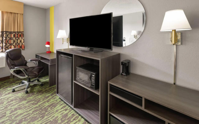 Super 8 by Wyndham New Stanton