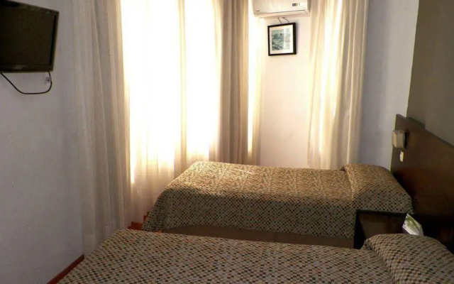 Urquiza Apart Hotel & Suites