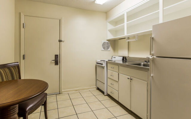 QUALITY INN &amp; SUITES