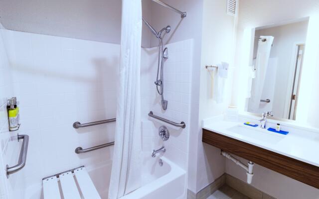 Holiday Inn Express Hotel & Suites Crestview by IHG