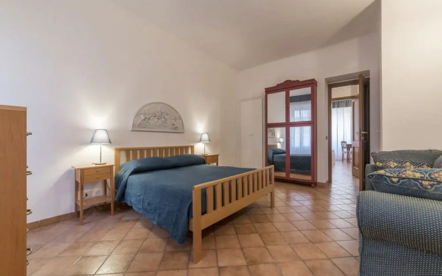 San Lorenzo Roomy Apartment