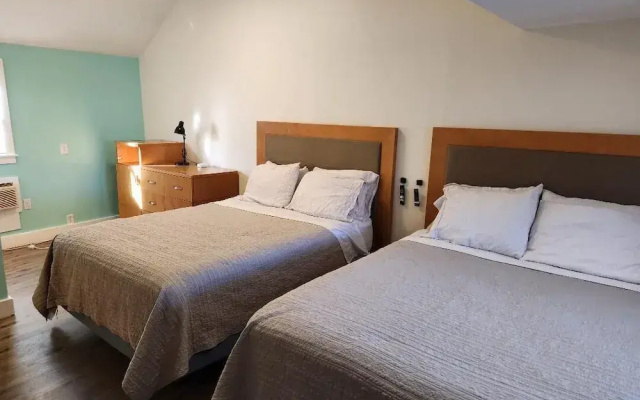 Jonathan Edwards Motel