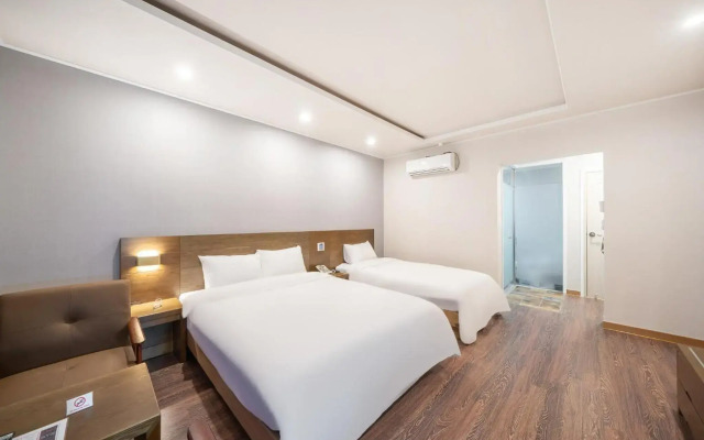 The 7 Business Hotel