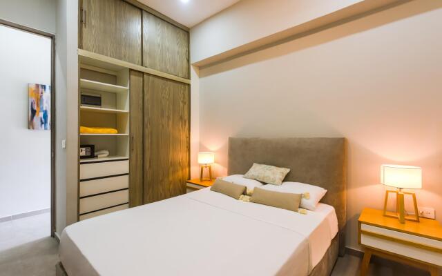 1BR Luxury apartment 5 minutes from the beach!