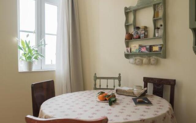 Little River View Triplex in Alfama