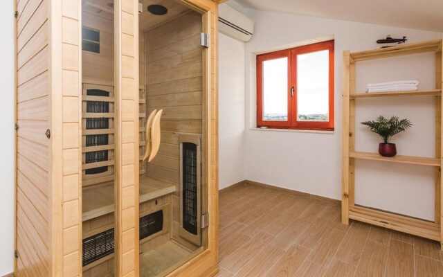 Awesome Home in Sv Filip i Jakov With Sauna, Wifi and 5 Bedrooms