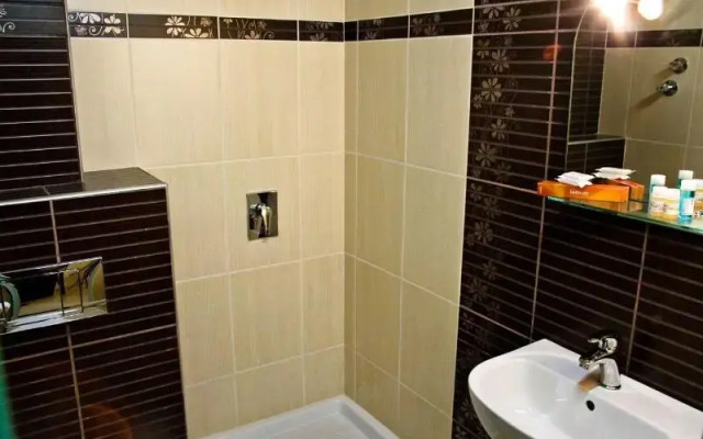 RG Status Hotel