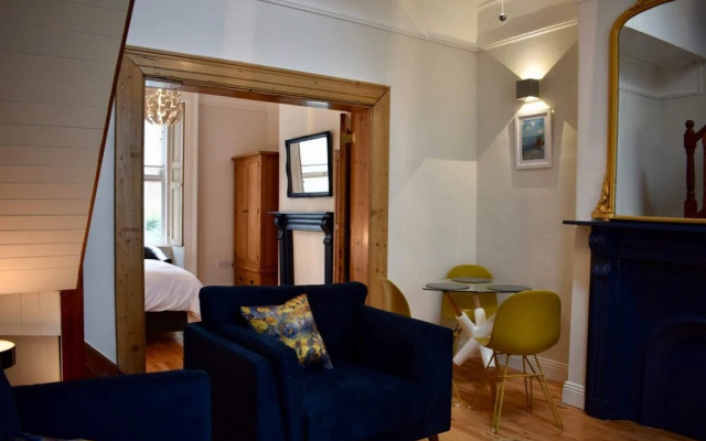 Modern 1 Bedroom Apartment Close to the Centre