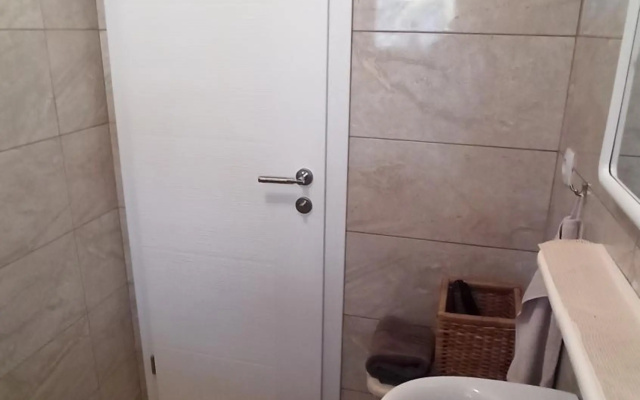 Cosy room with a bathroom