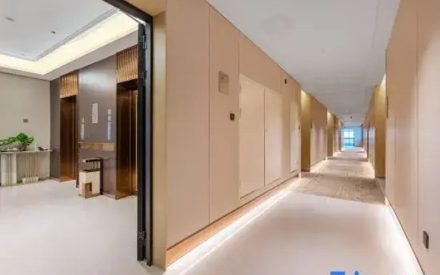 Vienna Hotel (Zhangzhou Jinfeng Industrial Park Business Center)