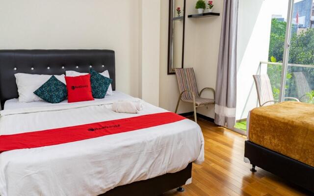 RedDoorz near Setrasari Mall 4