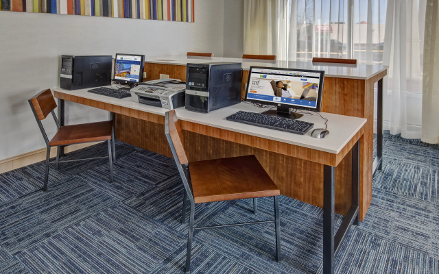 Holiday Inn Express & Suites London by IHG