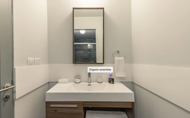 Casai 1BR Top Floor in an Art Deco Building!