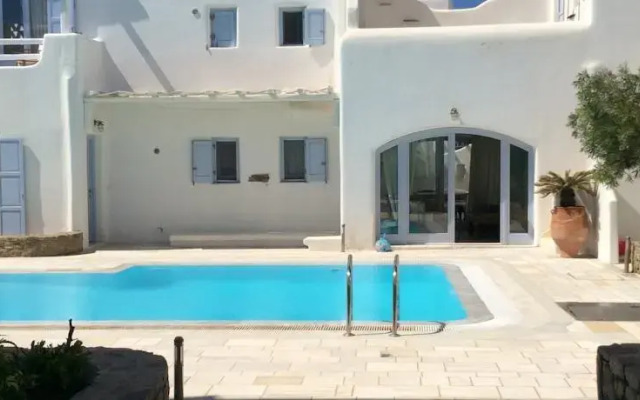 Edelweiss Luxury Suite, 1 minute walk to beach