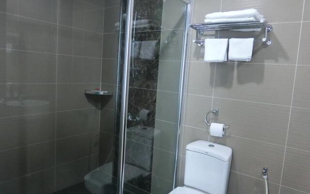 OYO 43987 Season Inn