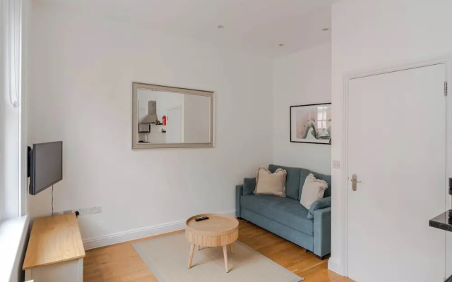 Dionysus Den - Fitzrovia - by Frankie Says