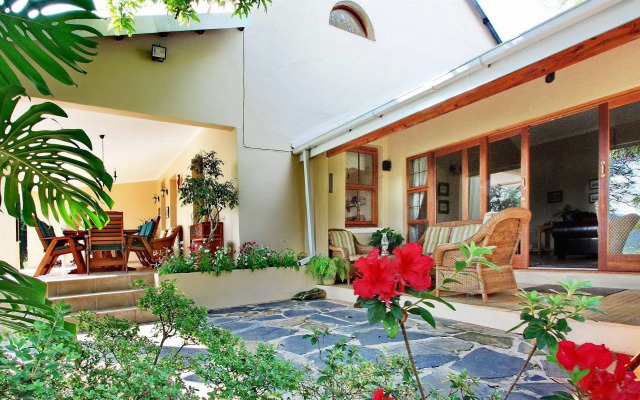 Porcupine Ridge Guest House