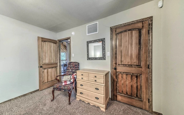 Tranquil Ruidoso Cabin w/ Private Hot Tub!