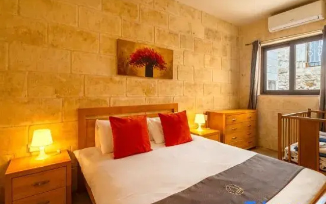 Nadurija - 4 bedrooms (sleeps 8+2 kids) Nadur village