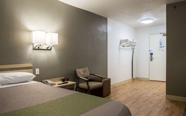 Studio 6 Miamisburg, OH - Dayton