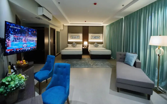 J7 Plaza Hotel