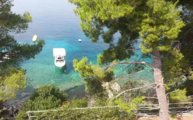 Seafront Charming Apartments Kosirina