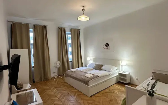 Comfy Apt Long Stay 5P Margareten