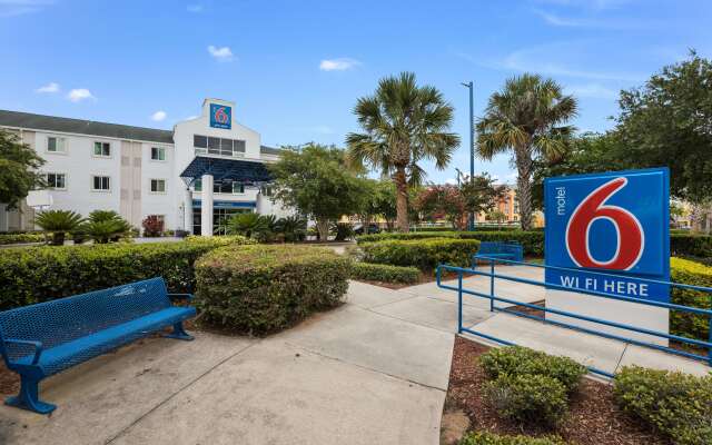 Motel 6 Orlando, FL - International Dr