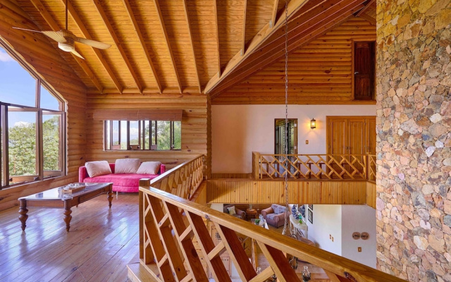 4BR Wood Mountain Villa Jarabacoa Heated Pool