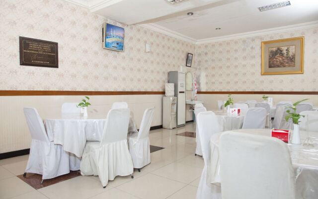 RedDoorz Near Tunjungan Plaza