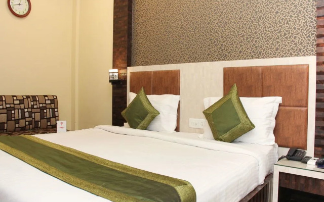 OYO 9818 Hotel Diamond Plaza