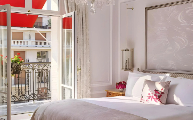 Отель Plaza Athenee