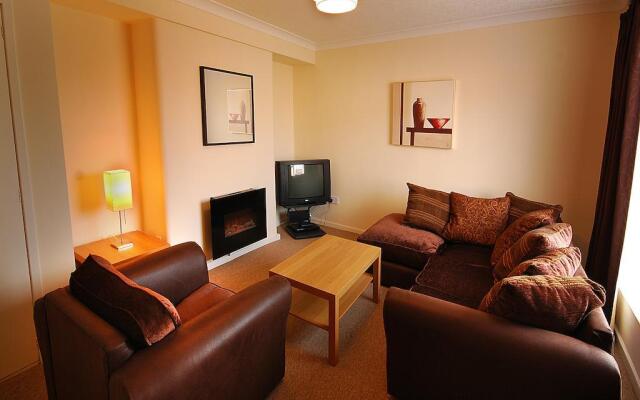 Clover Holidays - Leslie House