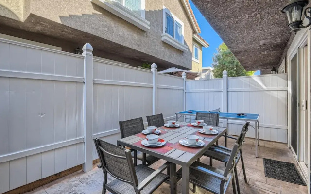 Stylish- Multi-level- Patio- Games - Fast Wifi-cm3