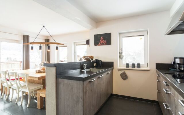 Lavish Chalet in Mauterndorf with Sauna & Hot Tub