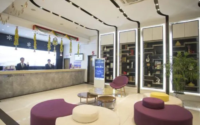 Lavande Hotel Wuhan Wujiashan 5th Ring Sports Center